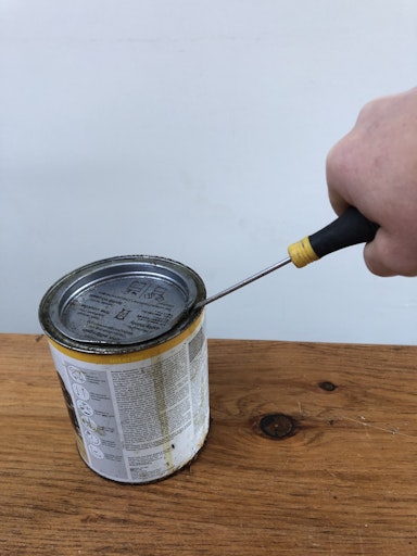 removing a lid using a screwdriver